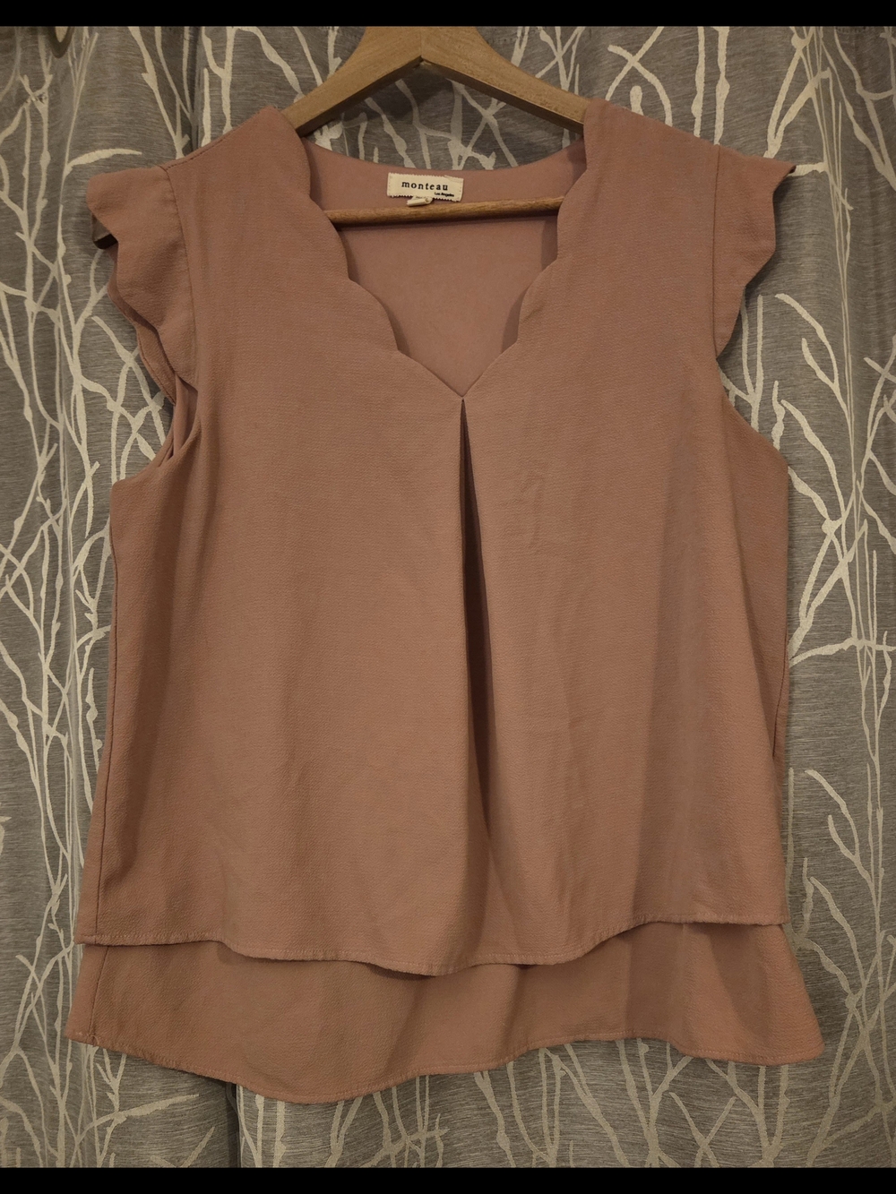 Monteau Dusty Rose Scalloped V-Neck Blouse. Size L